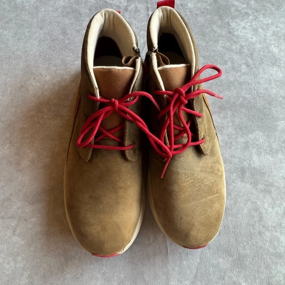 UGG Men's Chukka Boots in Brown and Red